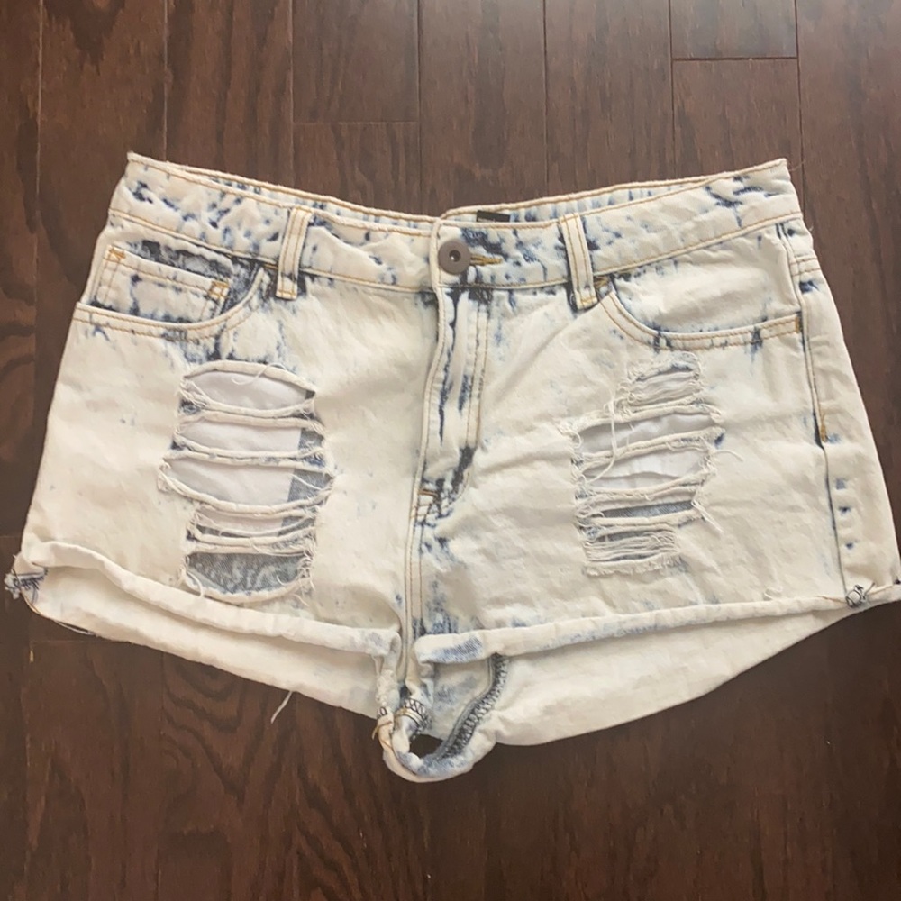 Very nice bleached jean shorts